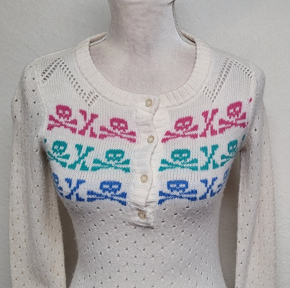 Delia's Rare Vintage 90s Multi-color Skull & Crossbones Off-White Eyelet Sweater - Picture 3 of 12